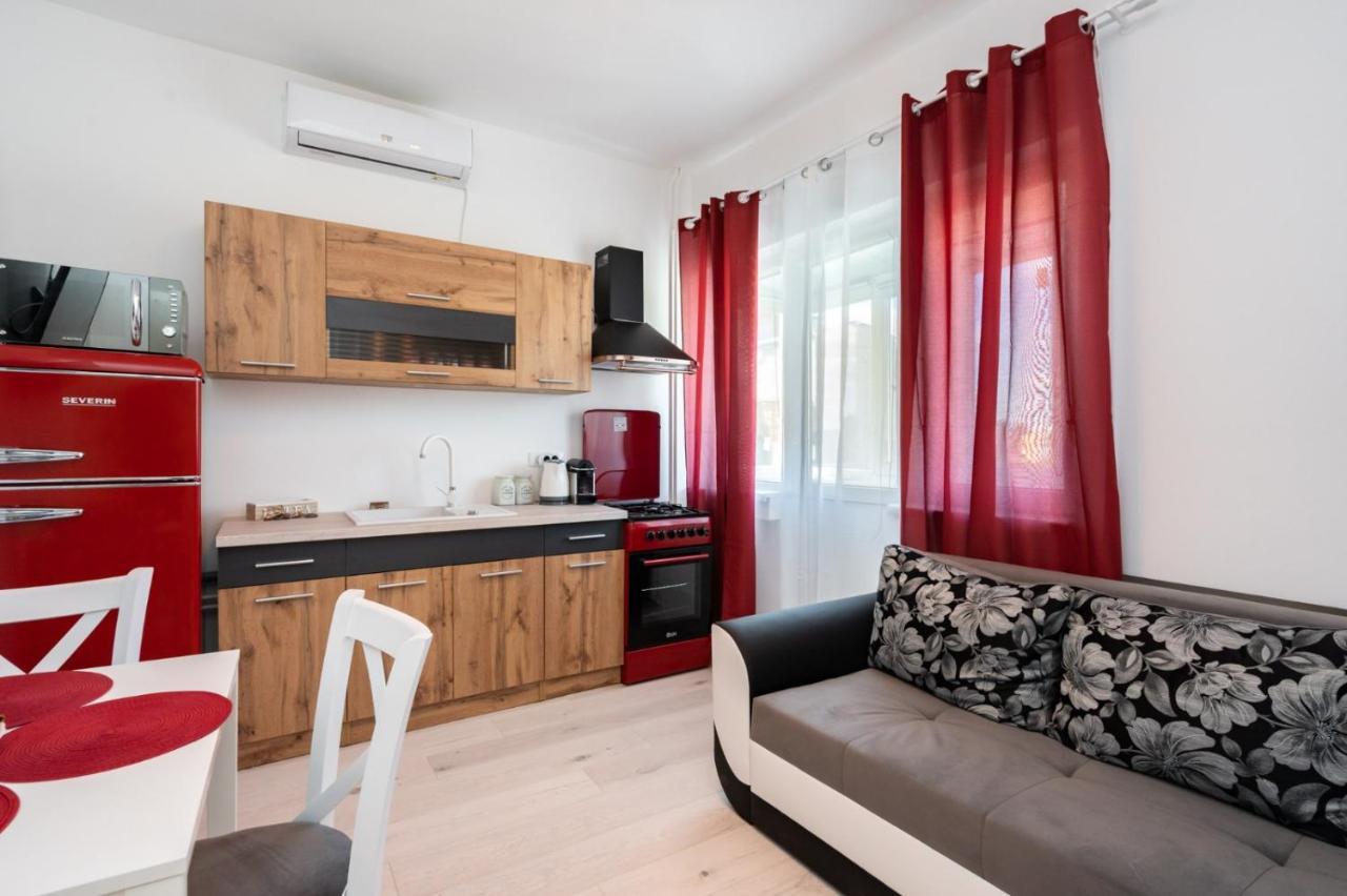 Spacious And Cozy Apartment In Central Bukares Bagian luar foto