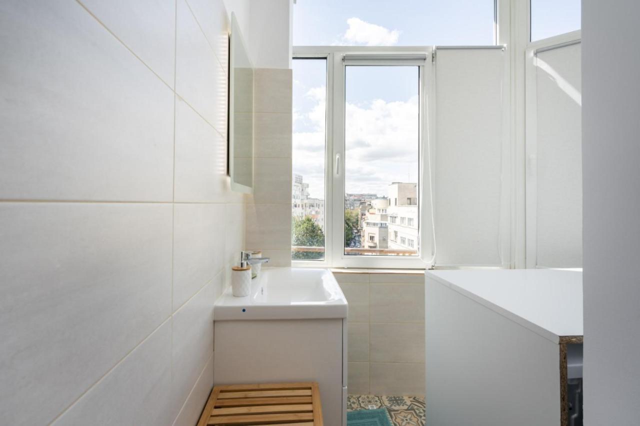Spacious And Cozy Apartment In Central Bukares Bagian luar foto