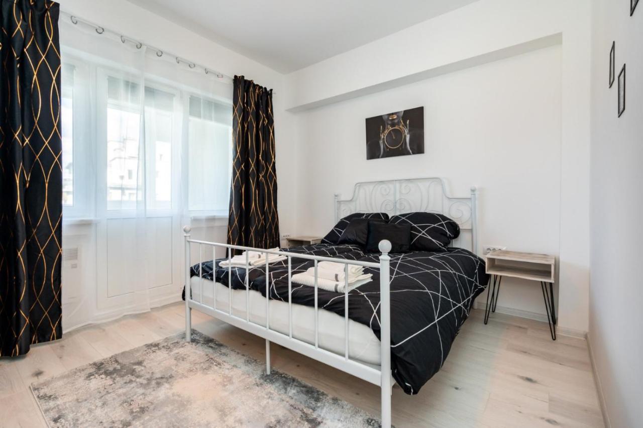 Spacious And Cozy Apartment In Central Bukares Bagian luar foto