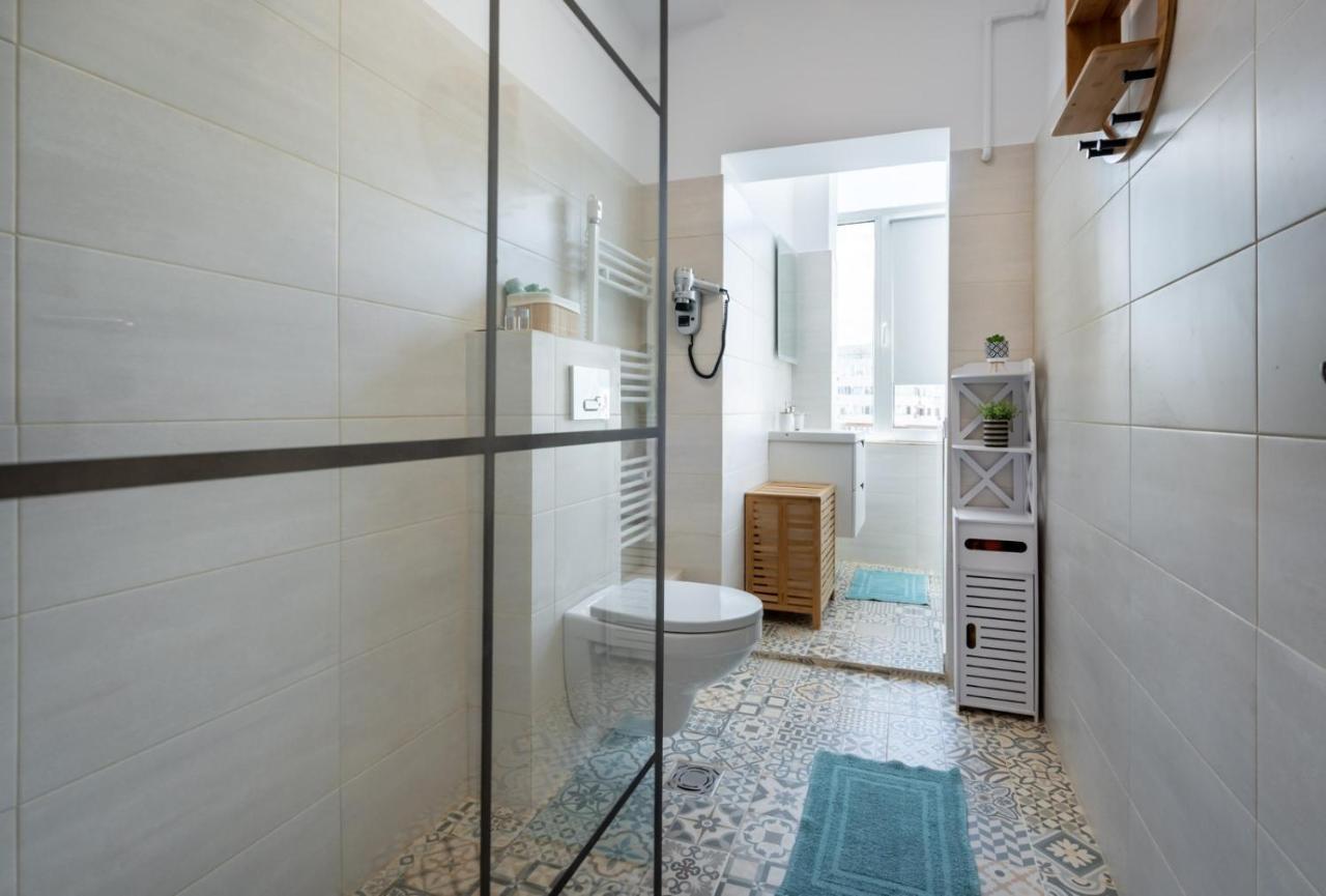 Spacious And Cozy Apartment In Central Bukares Bagian luar foto