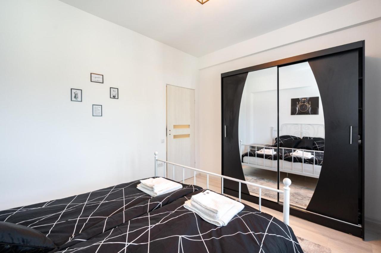 Spacious And Cozy Apartment In Central Bukares Bagian luar foto