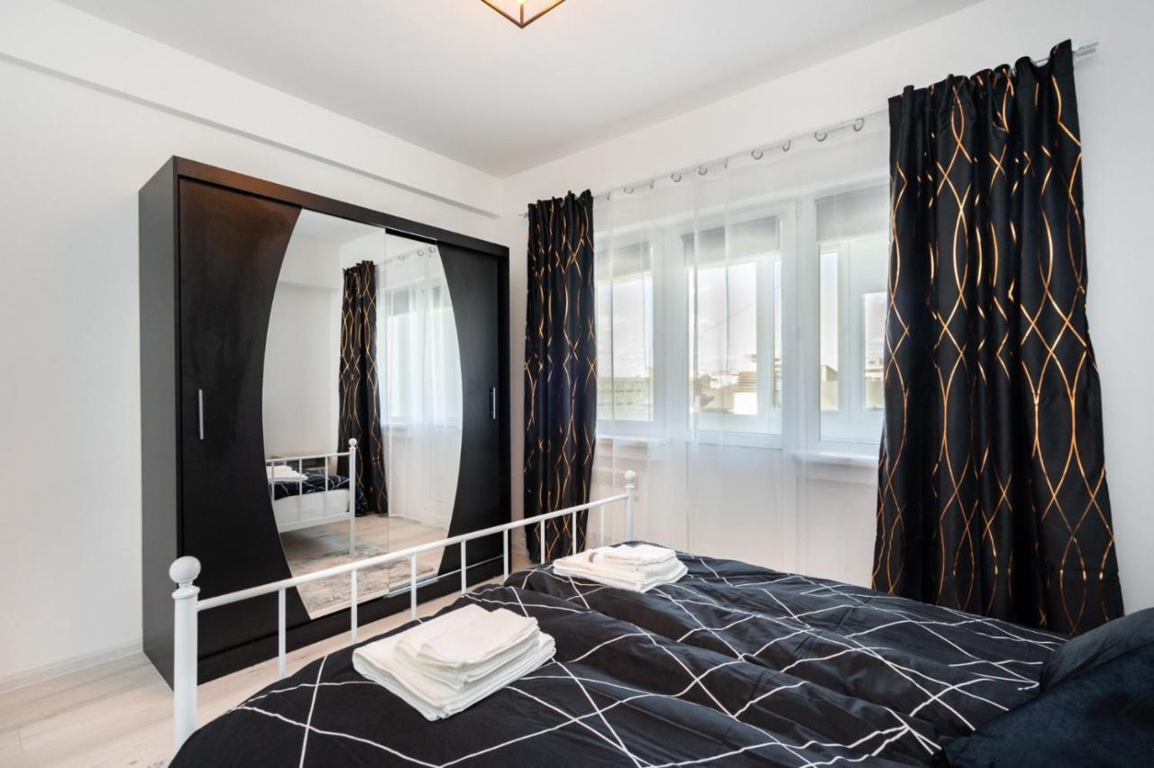 Spacious And Cozy Apartment In Central Bukares Bagian luar foto