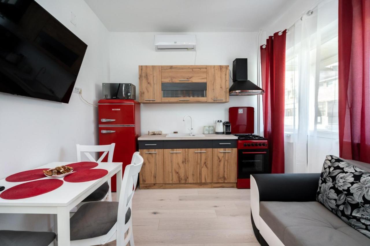 Spacious And Cozy Apartment In Central Bukares Bagian luar foto